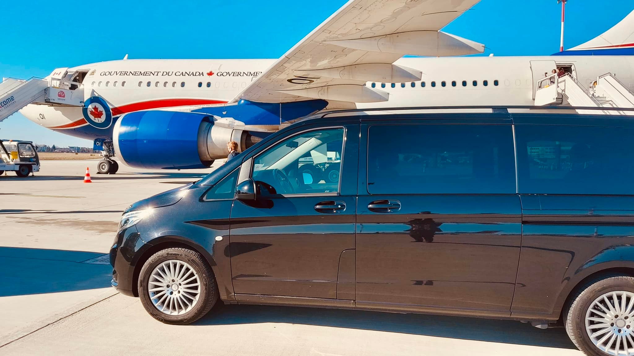 wynajem busów z kierowcą na lotnisku